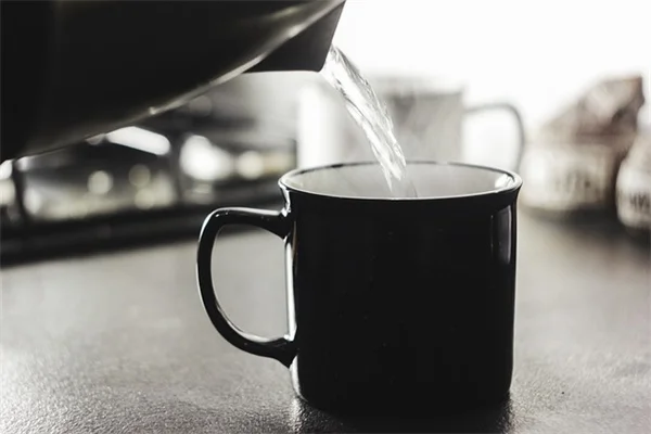 熊手不要！秋の落ち葉掃除をラクにする5つの方法